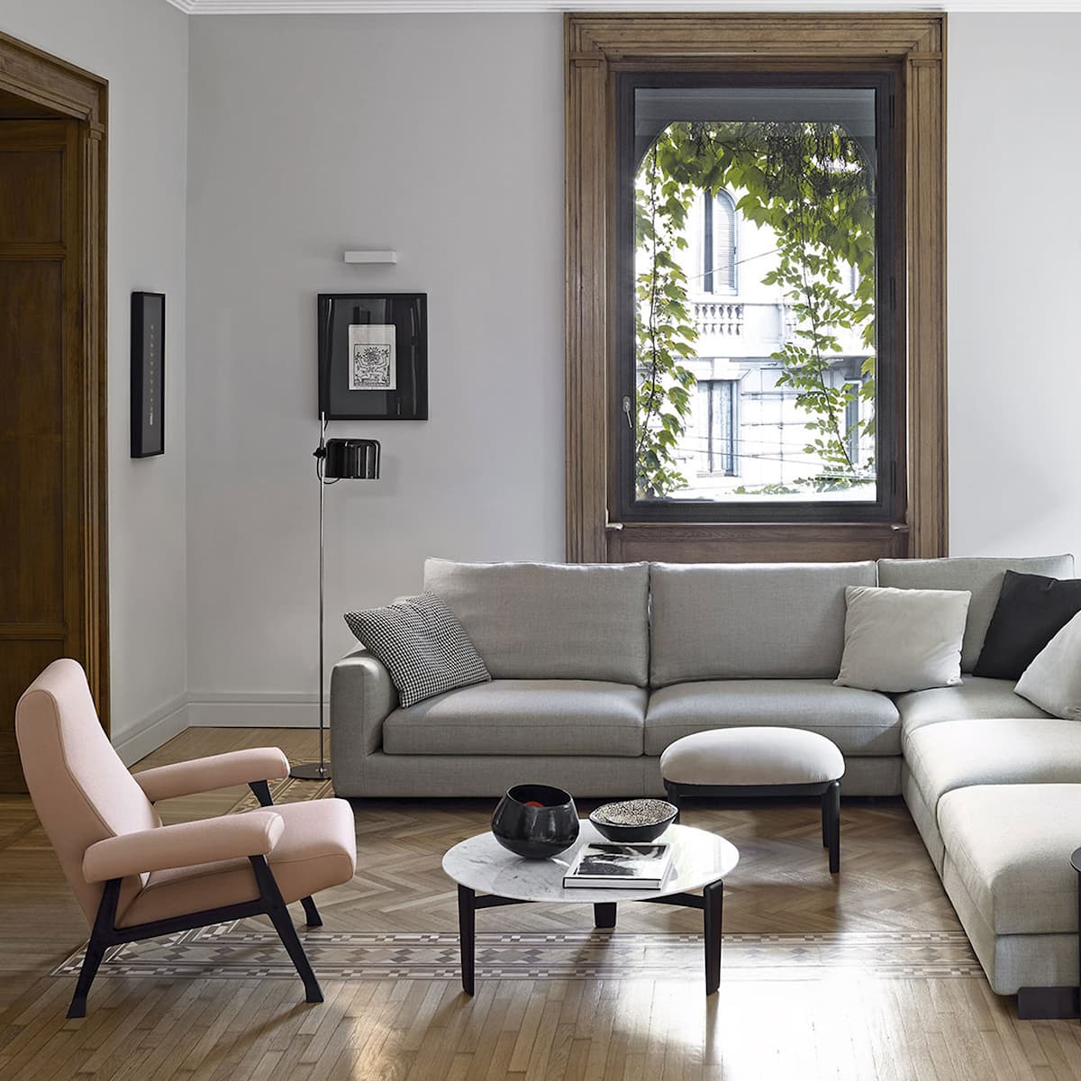 ARFLEX  Tablet Small Table Ø 80 x 43 cm