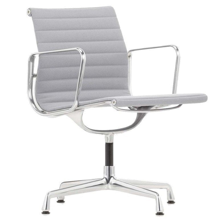 Vitra EA 104 stoel