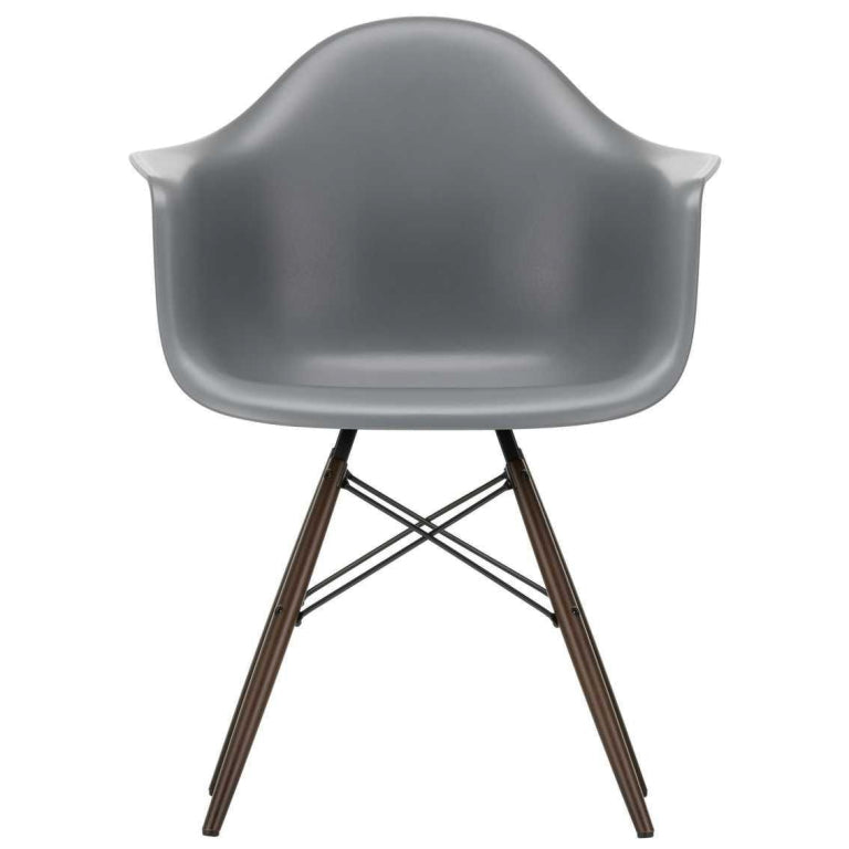 Vitra Eames DAW stoel donker esdoorn onderstel