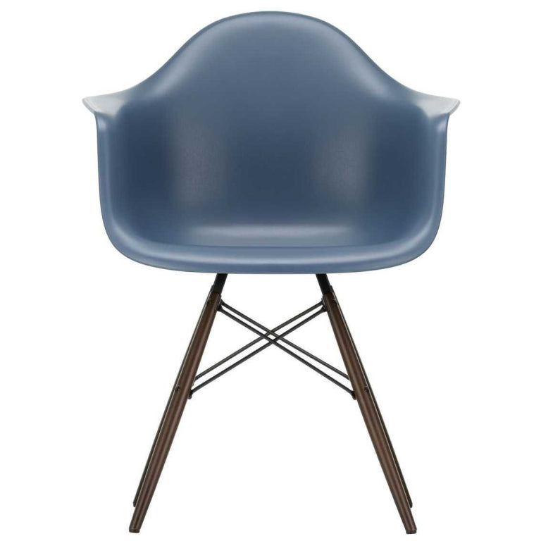 Vitra Eames DAW stoel donker esdoorn onderstel