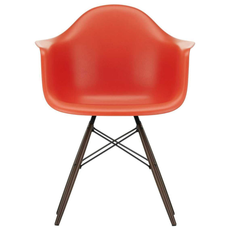 Vitra Eames DAW stoel donker esdoorn onderstel