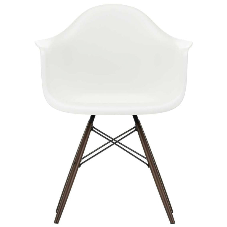 Vitra Eames DAW stoel donker esdoorn onderstel