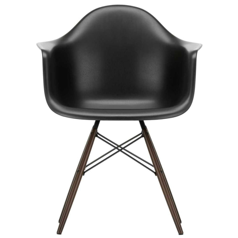 Vitra Eames DAW stoel donker esdoorn onderstel