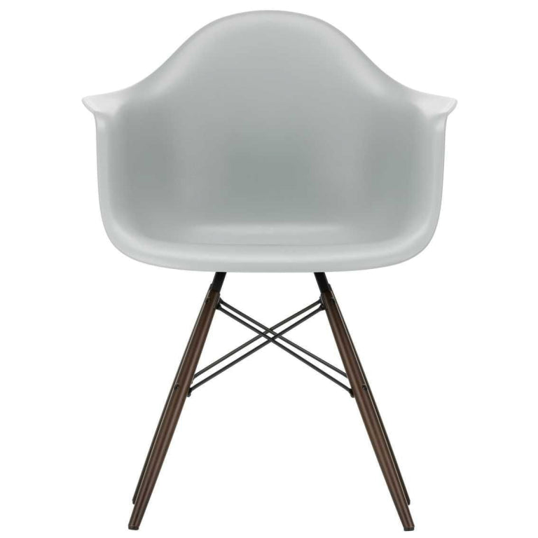 Vitra Eames DAW stoel donker esdoorn onderstel