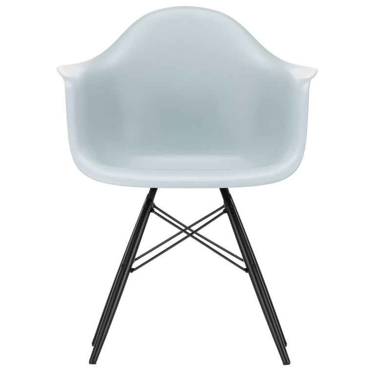 Vitra Eames DAW stoel zwart esdoorn onderstel