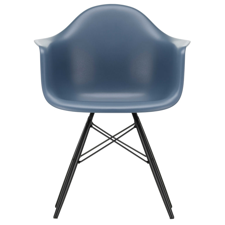 Vitra Eames DAW stoel zwart esdoorn onderstel