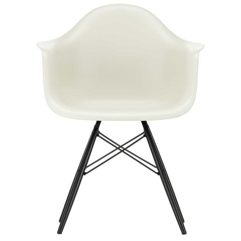 Vitra Eames DAW stoel zwart esdoorn onderstel