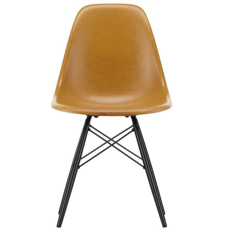 Vitra Eames DSW Fiberglass stoel esdoorn zwart
