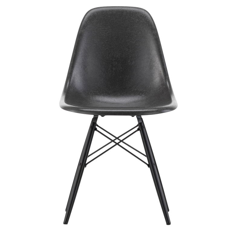 Vitra Eames DSW Fiberglass stoel esdoorn zwart