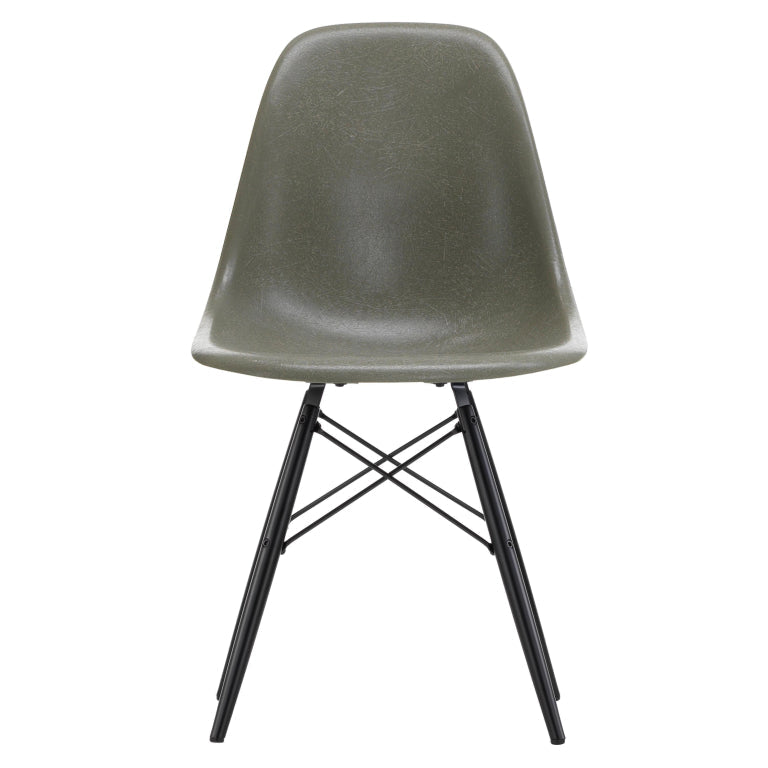 Vitra Eames DSW Fiberglass stoel esdoorn zwart