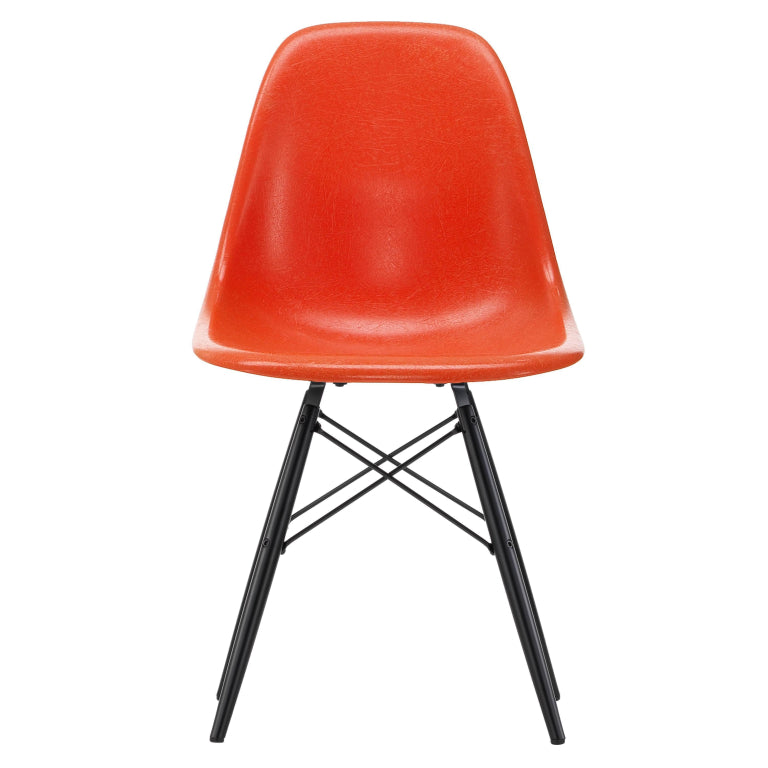 Vitra Eames DSW Fiberglass stoel esdoorn zwart
