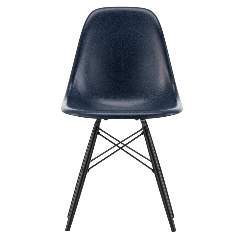 Vitra Eames DSW Fiberglass stoel esdoorn zwart