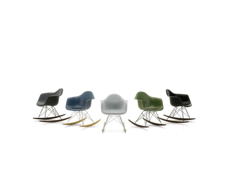 Vitra Eames RAR schommelstoel esdoorn donker onderstel
