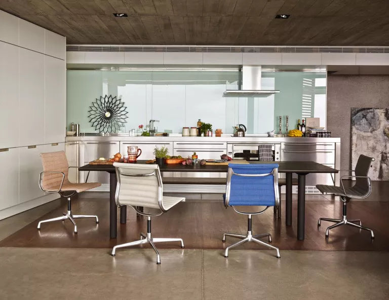 Vitra EA 104 stoel