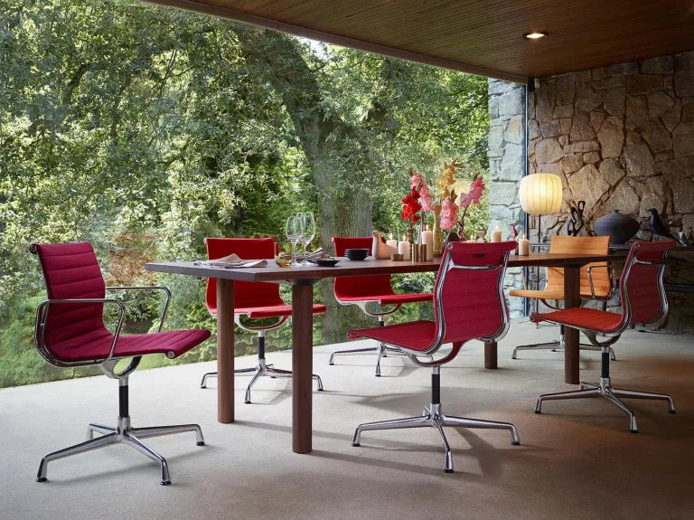 Vitra EA 104 stoel