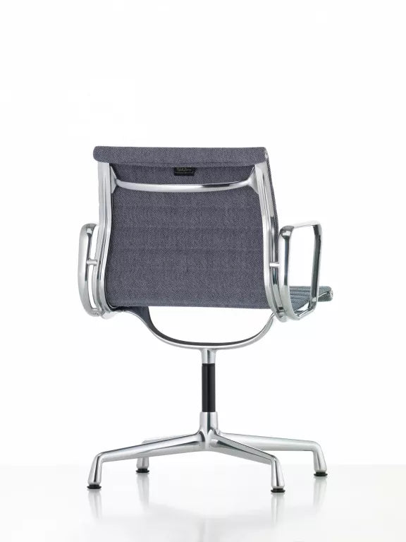 Vitra EA 104 stoel