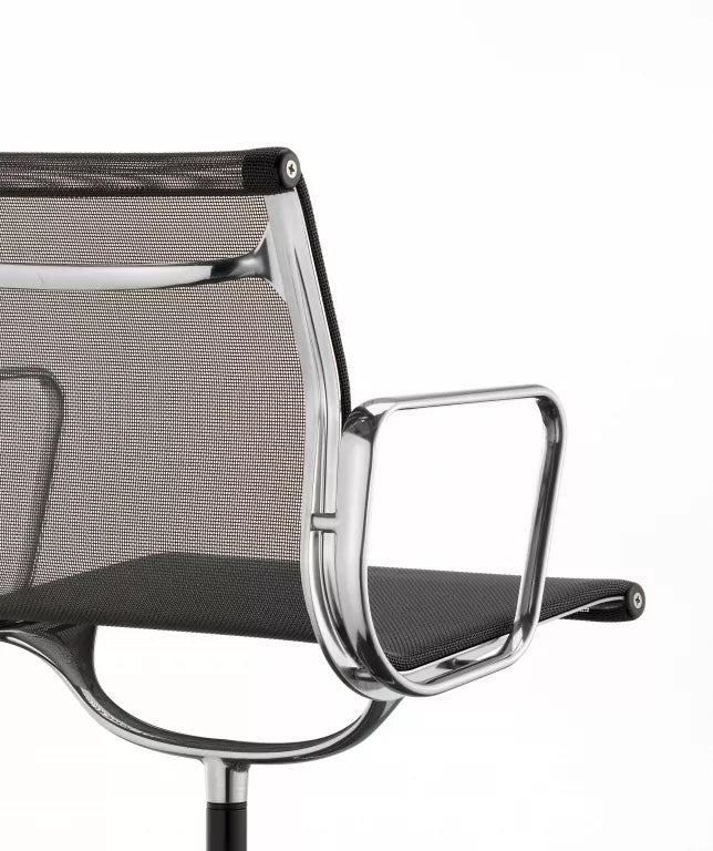 Vitra EA 104 stoel
