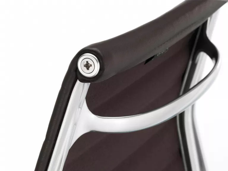 Vitra EA 104 stoel