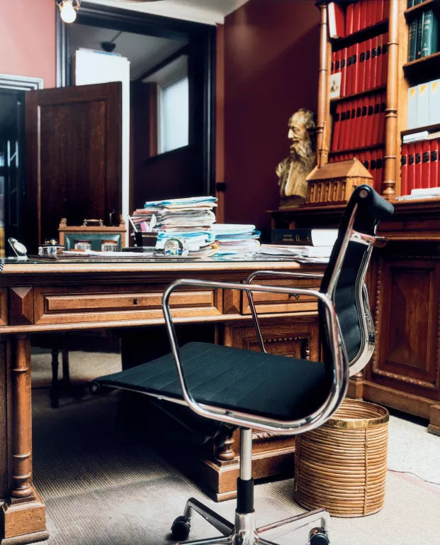 Vitra EA 119 bureaustoel Hopsak zwart, onderstel gepolijst