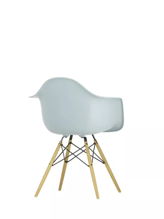 Vitra Eames DAW stoel geelachtig esdoorn onderstel