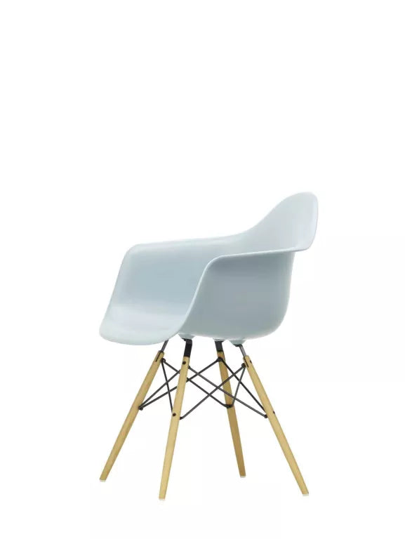 Vitra Eames DAW stoel geelachtig esdoorn onderstel