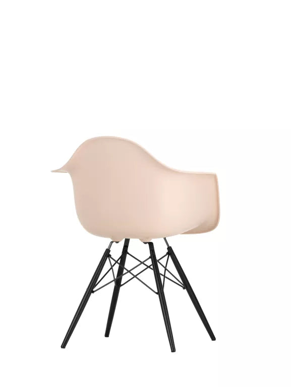 Vitra Eames DAW stoel zwart esdoorn onderstel