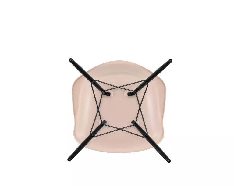 Vitra Eames DAW stoel zwart esdoorn onderstel