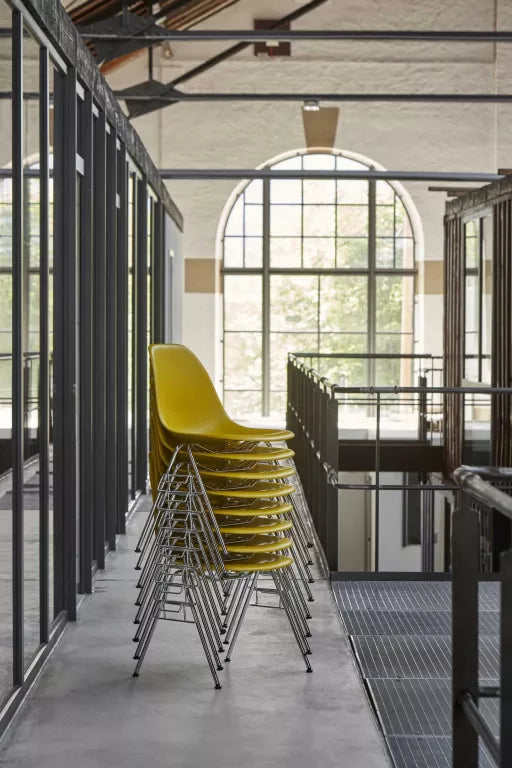 Vitra Eames DSX stoel zwart gepoedercoat onderstel