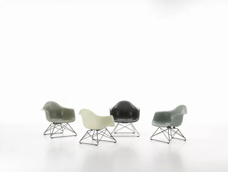 Vitra Eames LAR loungestoel zwart onderstel