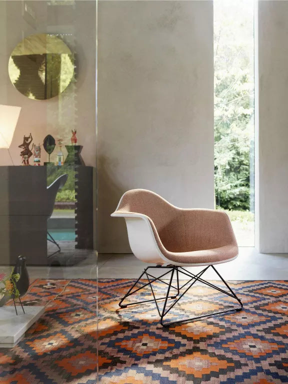 Vitra Eames LAR loungestoel zwart onderstel