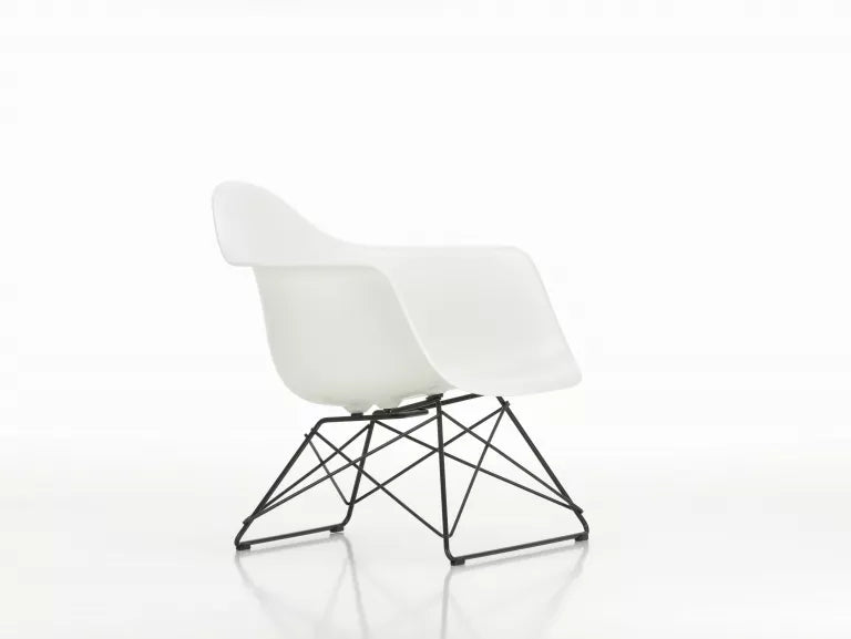 Vitra Eames LAR loungestoel zwart onderstel