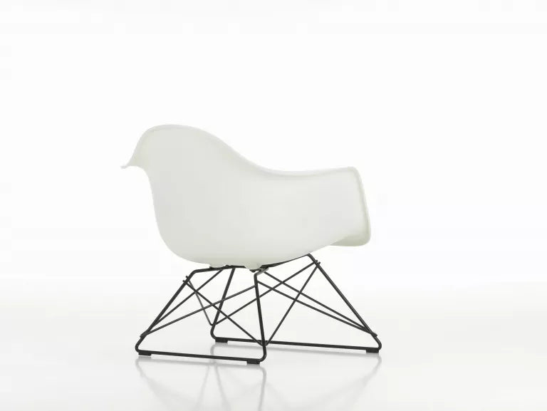 Vitra Eames LAR loungestoel zwart onderstel