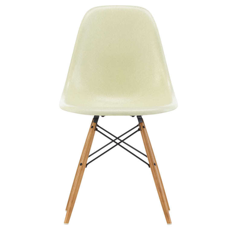 Vitra Eames DSW Glasfiber stol ask honning