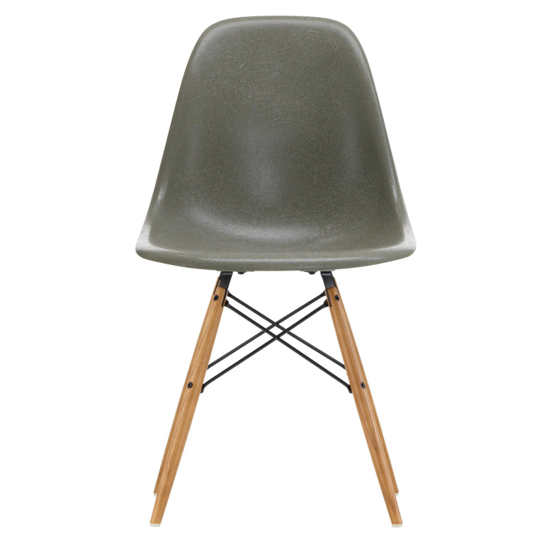 Vitra Eames DSW Glasfiber stol ask honning