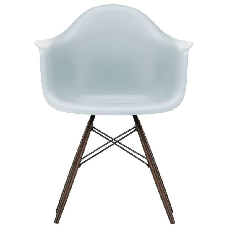 Vitra Eames DAW stol mørk ahorn base