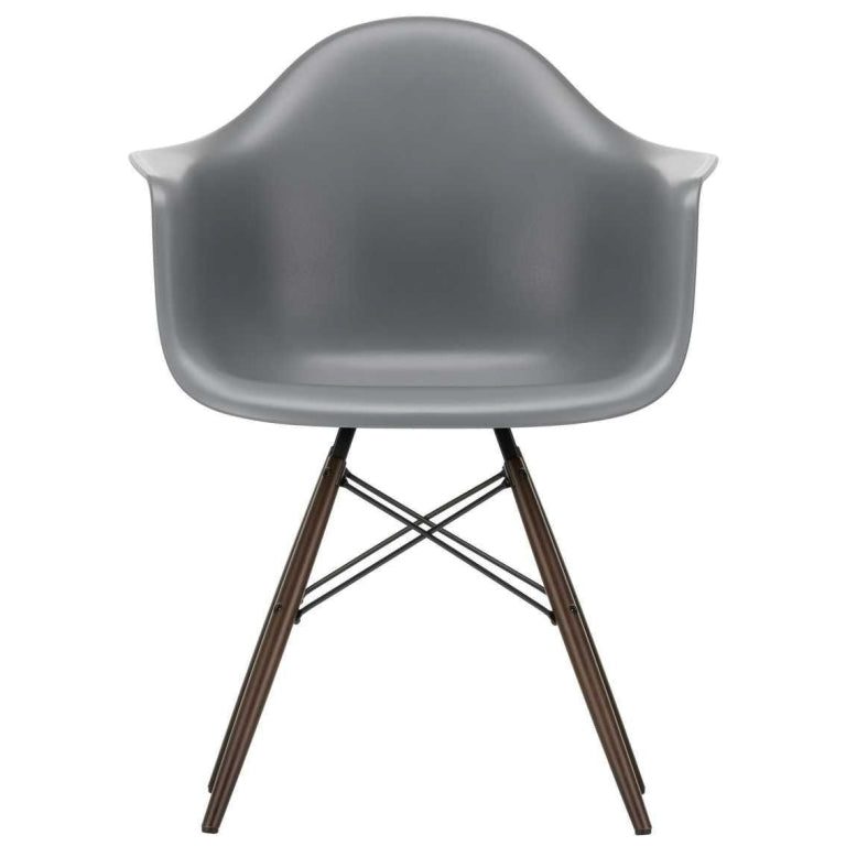 Vitra Eames DAW stol mørk ahorn base