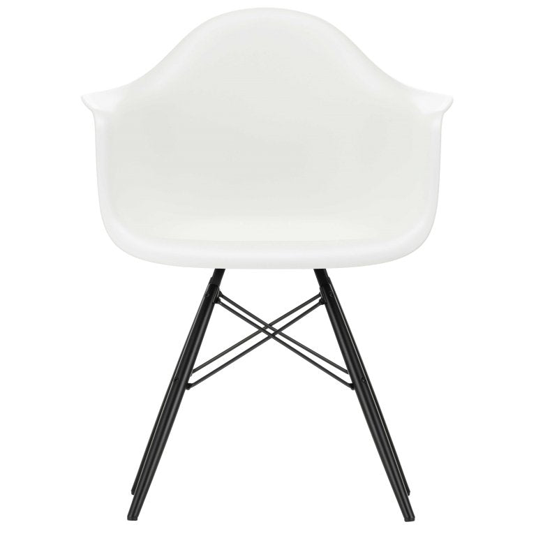 Vitra Eames DAW stol sort ahorn base