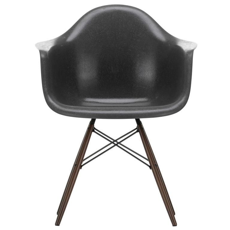 Vitra Eames DAW Glasfiberstol mørk ahorn