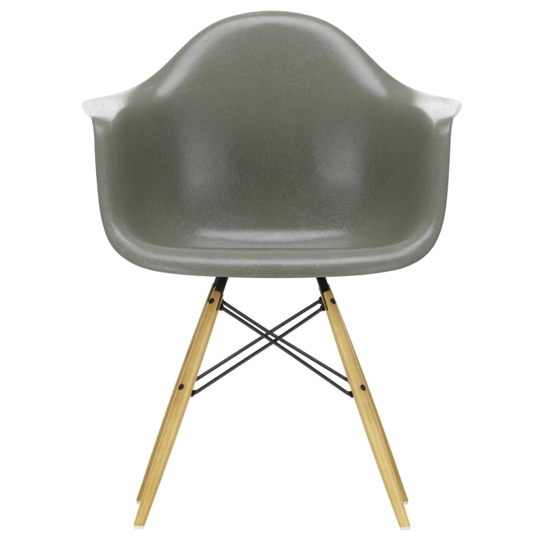 Vitra Eames DAW Glasfiberstol gullig ahorn