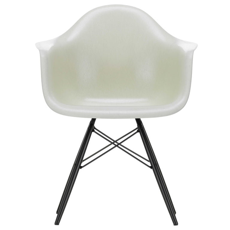 Vitra Eames DAW Glasfiberstol sort ahorn