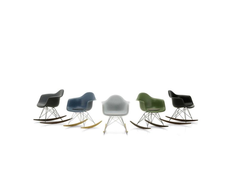 Vitra Eames RAR gyngestol mørk base i ahorn