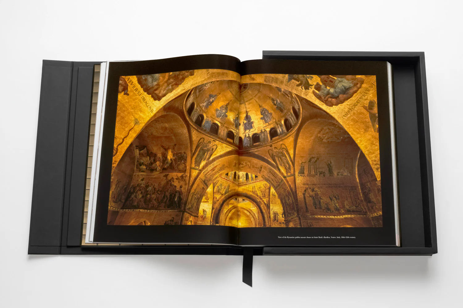 ASSOULINE Gold: The Impossible Collection