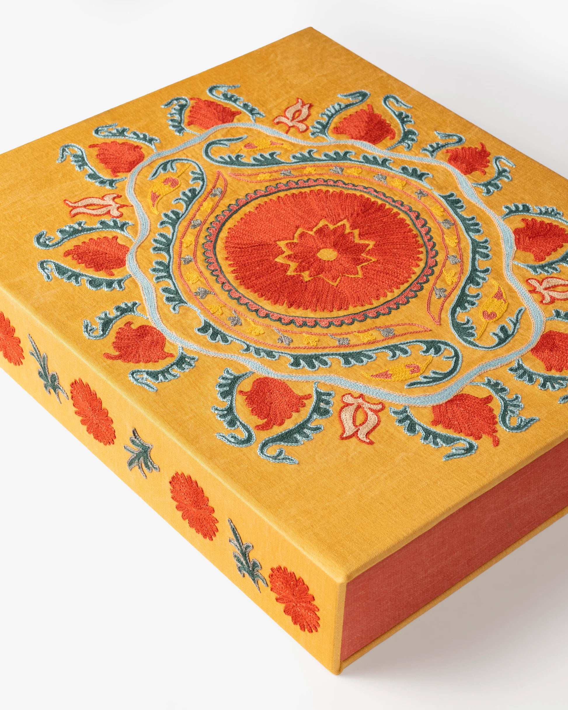 ASSOULINE Usbekistan Living Treasures: Celebration of Craftsmanship (Special Edition)