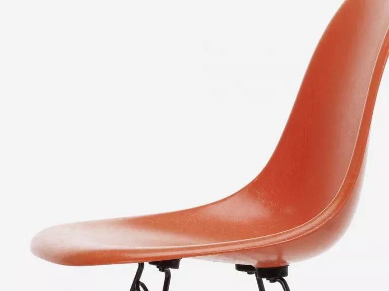 Vitra Eames DSW Glasfiber stol ask honning