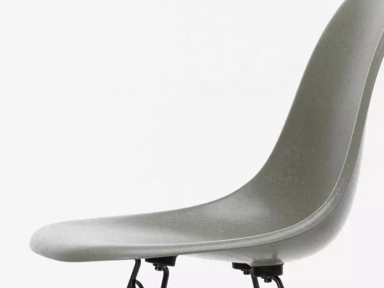 Vitra Eames DSR Glasfiber stol krom understel