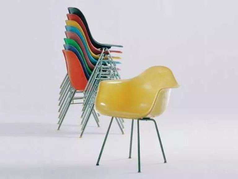 Vitra Eames DSW Glasfiber stol ask honning