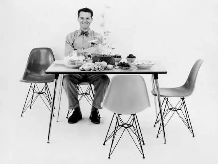 Vitra Eames DSW Glasfiber stol ask honning