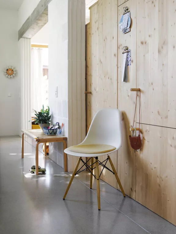 Vitra Eames DSW stol gullig ahorn base