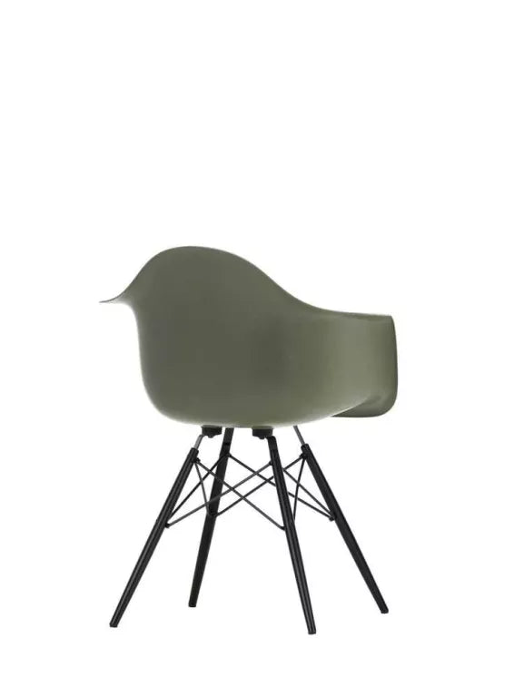 Vitra Eames DAW Glasfiberstol sort ahorn