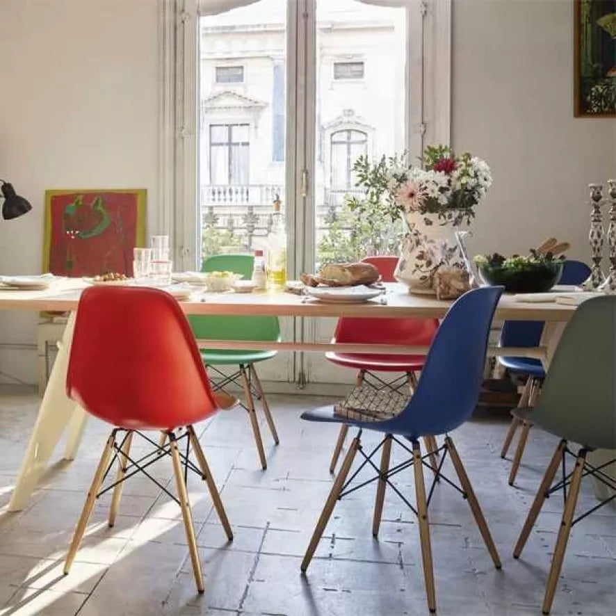 Vitra Eames DSW stol med ask i ask